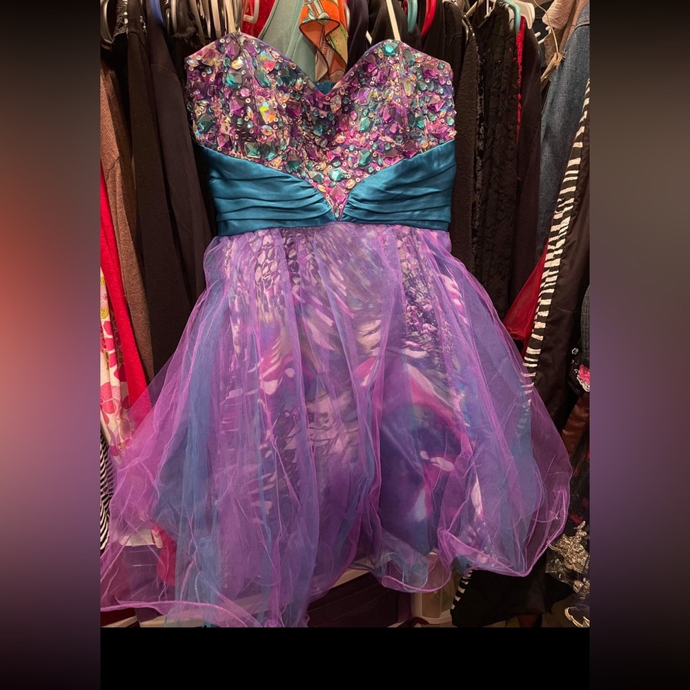Homecoming dress size 12 altered to size 6 multi colored